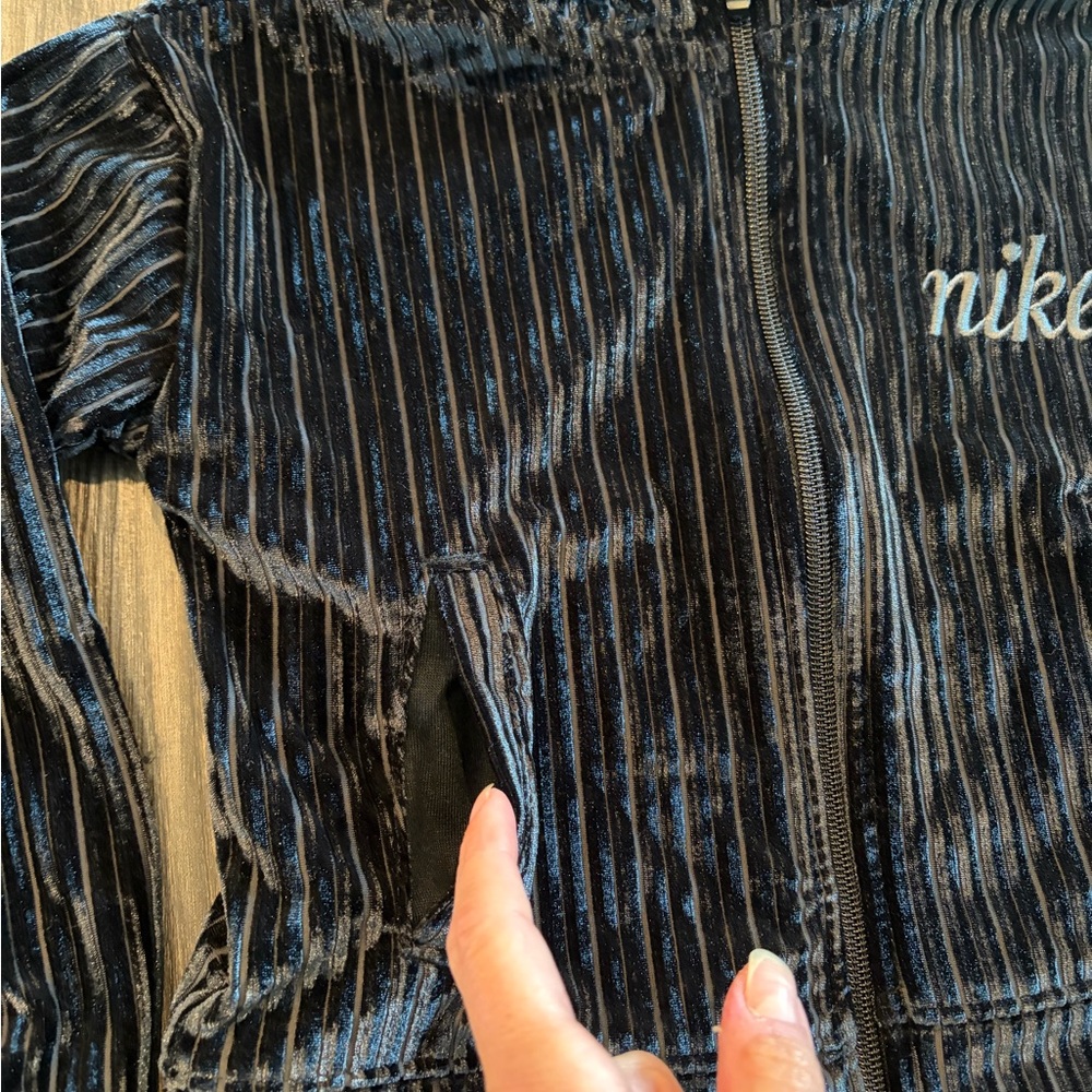 Nike Girls Ribbed Zip-Up Jacket in Black - Size 4 - Picture 2 of 9